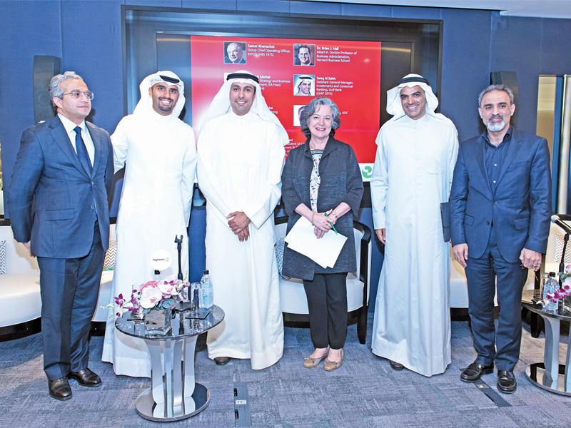 صورة جماعية مع هاشم جيلاني