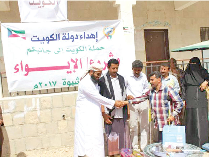 جانب من مساعدات مشروع الإيواء في محافظة شبوة