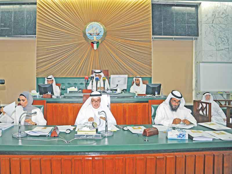 جانب من جلسة المجلس البلدي أمس