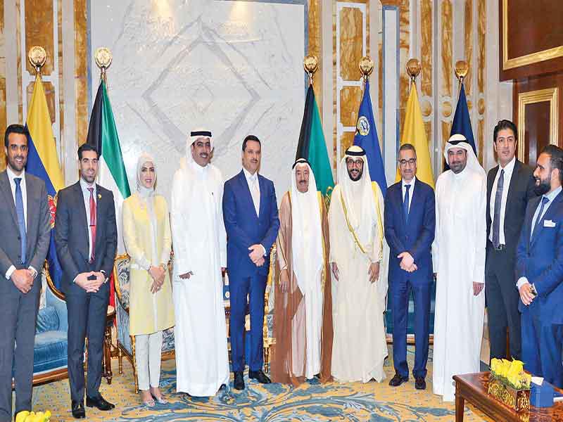 الأمير مستقبلاً الحربي وأعضاء جمعية الجراحين