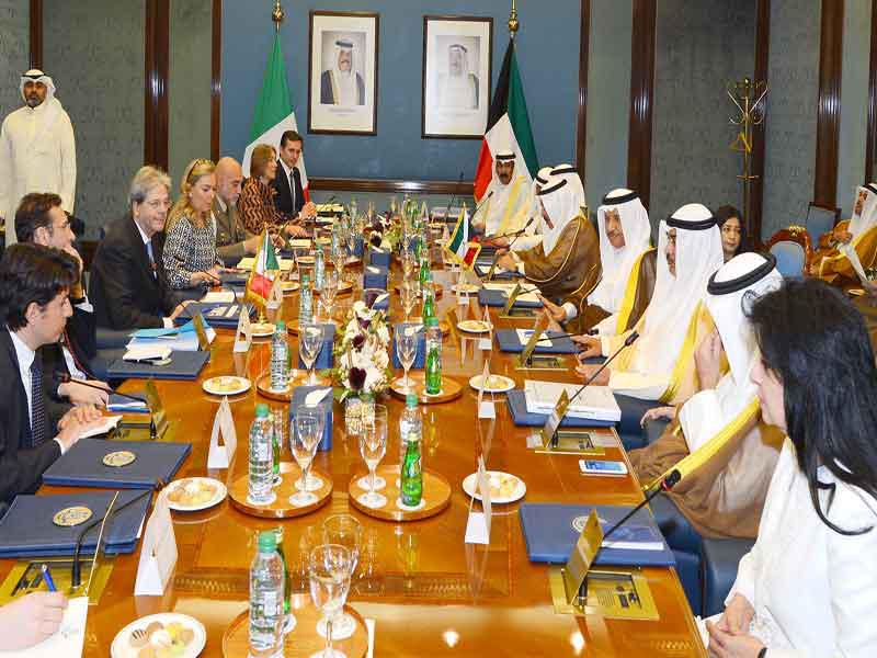 جانب من المباحثاث الكويتية - الإيطالية برئاسة المبارك وجينتيلوني