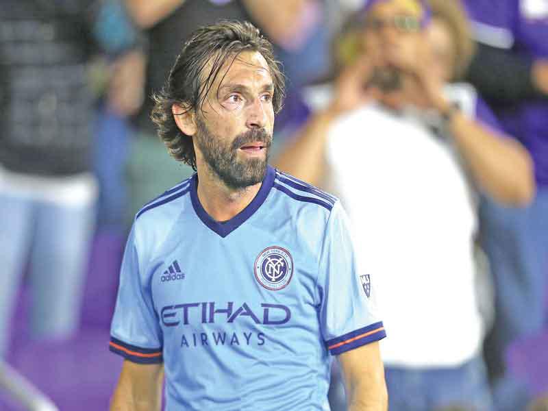  اللاعب الإيطالي أندريا بيرلو