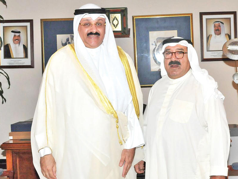 وزير الديوان مستقبلاً حياتn