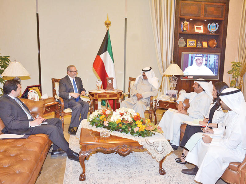 الجارالله مستقبلاً السفير الأميركيn