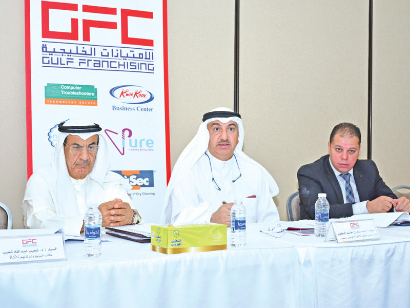 اليعقوب (في الوسط) خلال اجتماع الجمعية العمومية (تصوير: جمال عبدالله)n