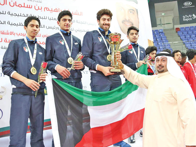 تتويج سابق لمنتخب الكويت للفلوريه للناشئين في بطولة الخليج
