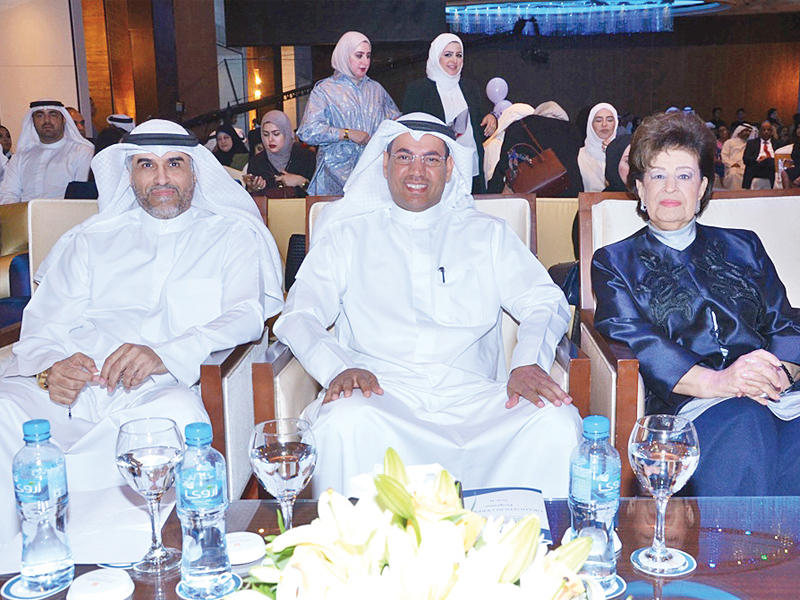 ماما أنيسة وطلال الجري وسند المطيري