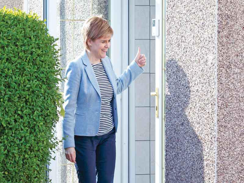 ستورغن تقوم بحملة عشية الانتخابات في كلاسكو أمس الأول