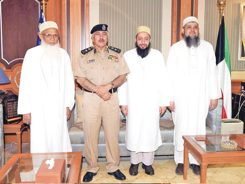 الدوسري مستقبلاً وفد البهرة