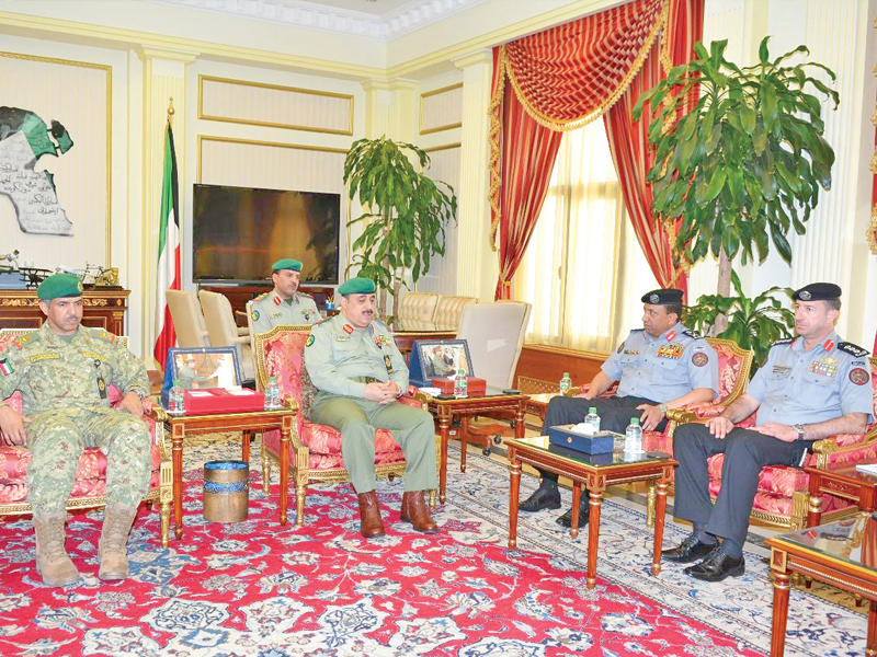 الرفاعي مستقبلاً وفد «الدرك» الأردنية