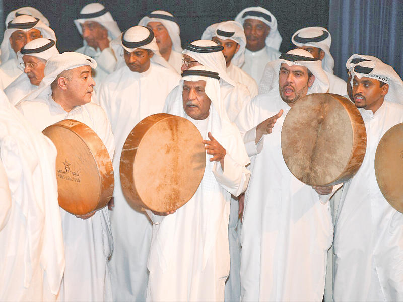 جانب من أجواء «ليلة الفن الخماري»