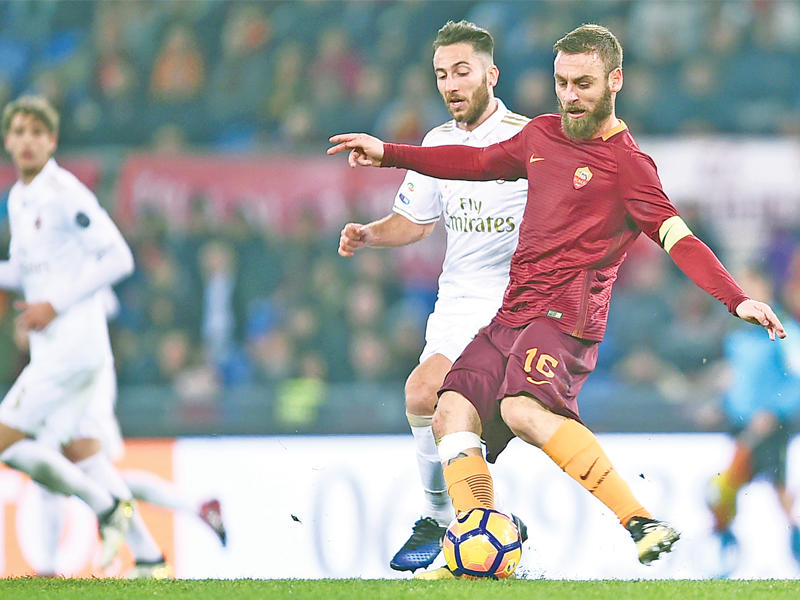 جانب من مباراة الذهاب بين روما وميلان