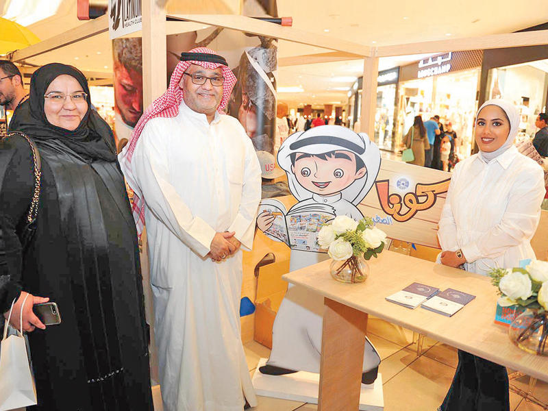 كاظم خلال افتتاح معرض «مظلة» لأنشطة الطفل