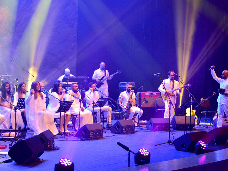 الفرقة الموسيقية التي شارك الغريبة معها في حفل الختام