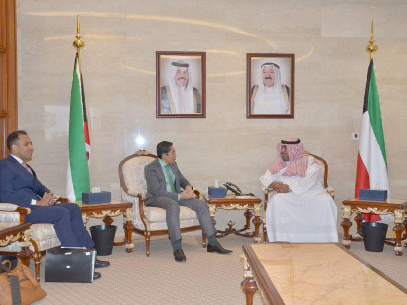  رئيس جهاز الامن الوطني الشيخ ثامر العلي الصباح خلال لقائه مع وزير الدولة للشؤون الخارجية ووزير الدولة لشؤون الدفاع بجمهورية سنغافورة محمد مالكي بن عثمان 