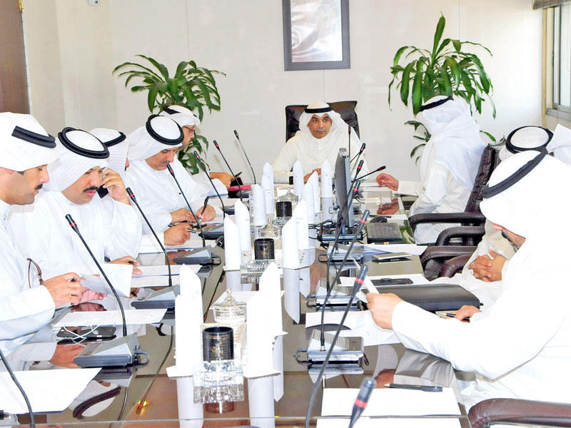 أبا الخيل مترئساً الاجتماع