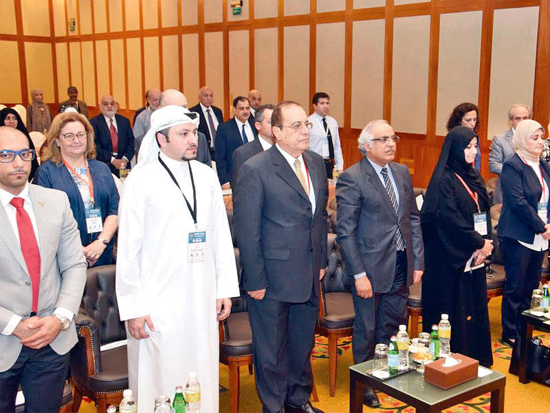 عايد متوسطاً الحضور