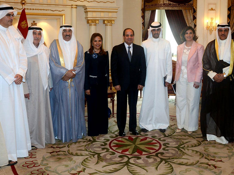 الرئيس السيسي مستقبلاً عدداً من رجال الأعمال الكويتيين