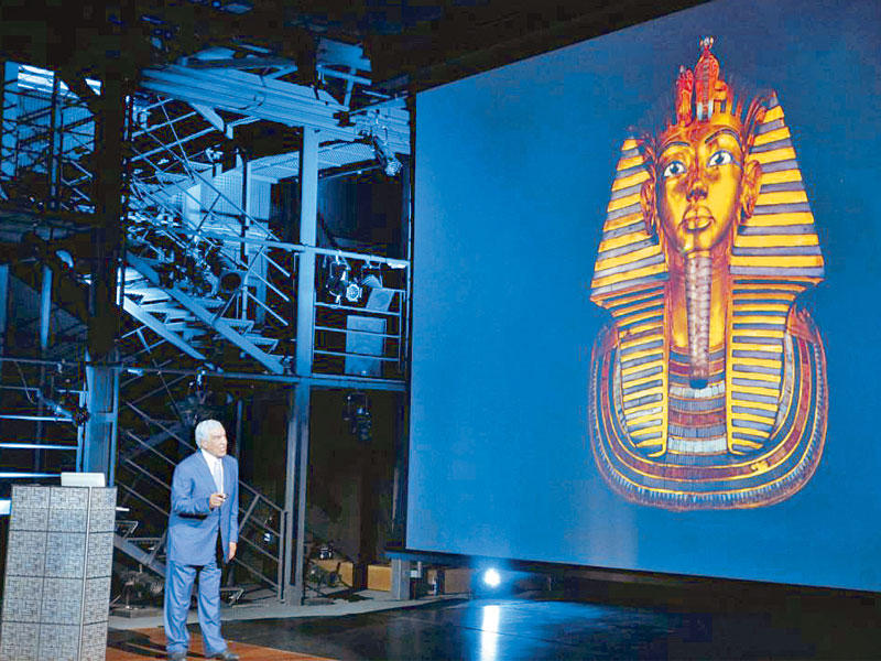 حواس أثناء المحاضرة أمس الأول في مركز اليرموك الثقافي