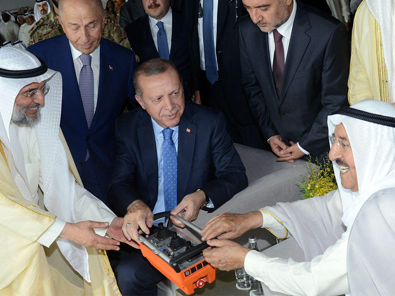 الأمير وإردوغان يضغطان على زر تدشين أعمال «المطار 2» أمس