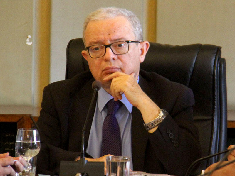  رئيس لجنة الخطة والموازنة، في البرلمان حسين عيسى