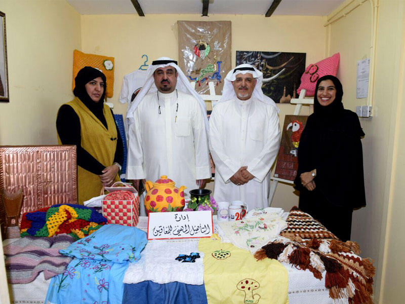 الصالح متوسطاً مسؤولي ركن إبداعات المعاقين