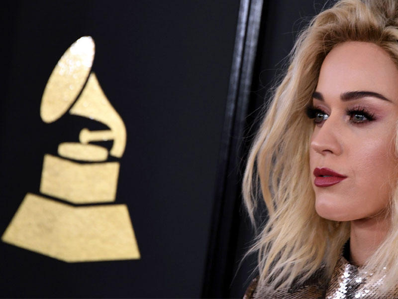 كاتي بيري لجوائز جرامي ال 59 في لوس أنجلوس