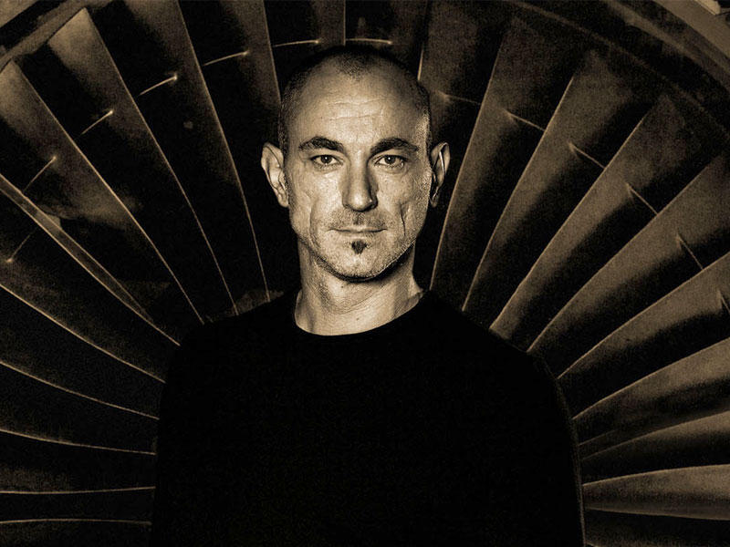 الموزع الموسيقي الإيطالي روبرت مايلز