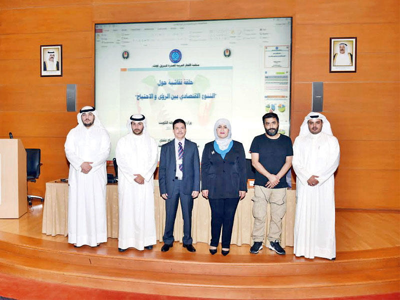 دندي والشيخة تماضر الصباح مع مسؤولي وزارة النفط