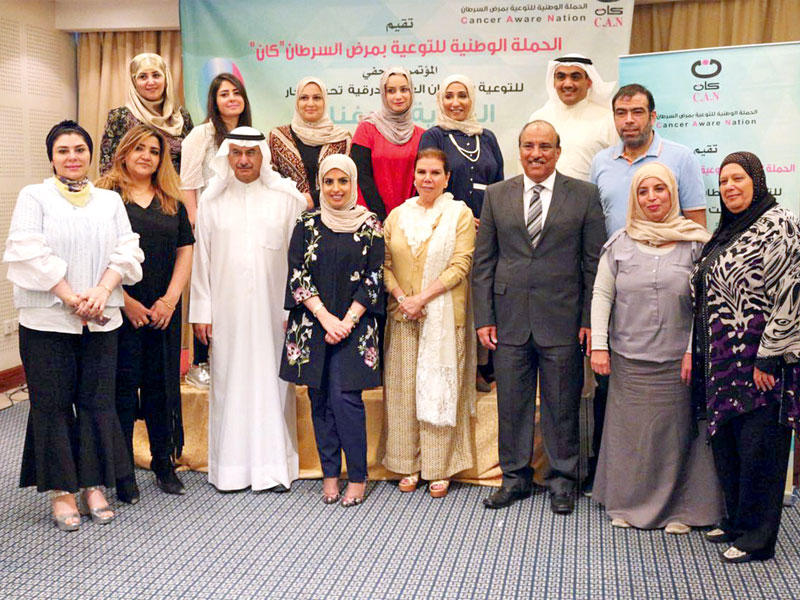 الصالح وعدد من مسؤولي حملة «كان» عقب المؤتمر الصحافي