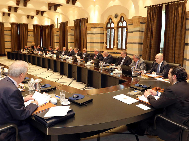 الحريري مترئسا الجلسة الحكومية أمس (دالاتي ونهرا)