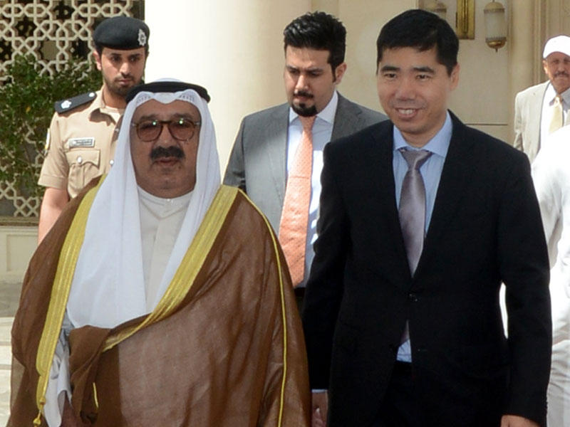 وزير الديوان لدى مغادرته إلى الصين أمس