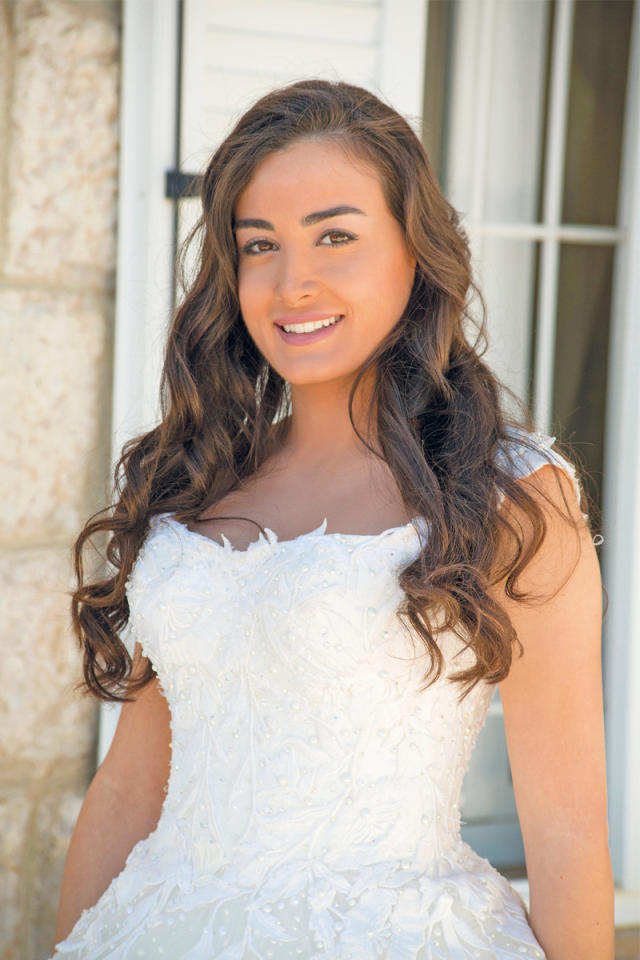 الممثلة اللبنانية روان طحطوح