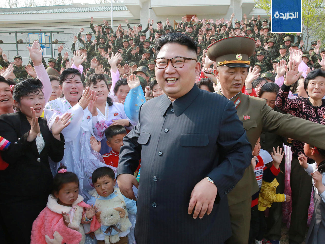زعيم كوريا الشمالية كيم جونغ خلال تجمع مع مواطني بلاده