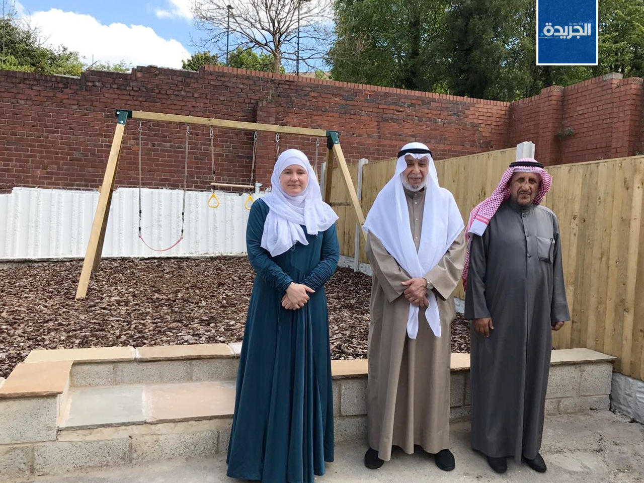 رئيس مجلس أمناء (أمانة الإيمان) في مدينة شيفيلد الشيخ الدكتور خالد المذكور مع مديرة الدارين أمينة بليك