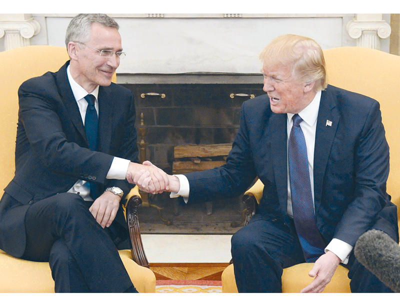 ينس ستولتنبرغ والرئيس الأميركي دونالد ترامب