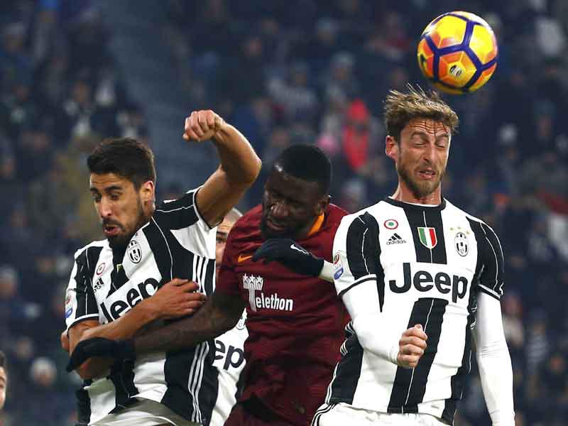 جانب من مباراة الذهاب بين روما ويوفنتوس