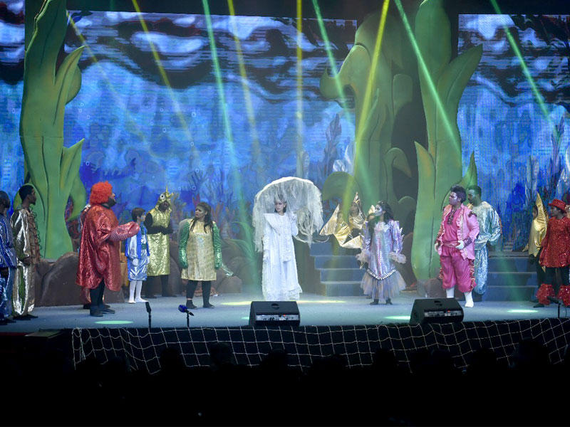 لقطة من عرض «ثنائي الأعماق»