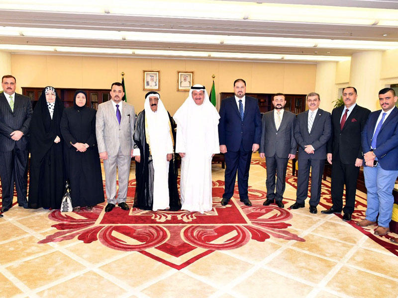 الكندري متوسطاً الوفد العراقي