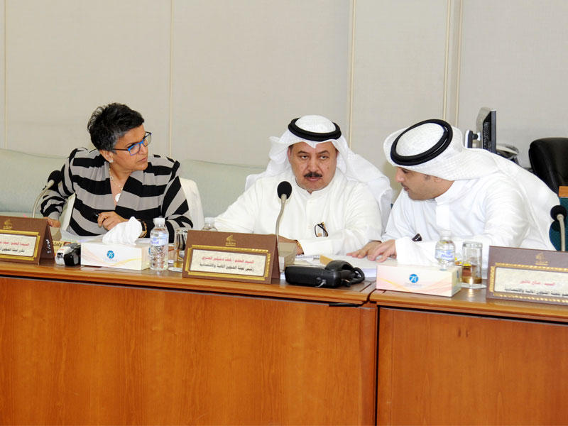 جانب من اجتماع اللجنة المالية أمس