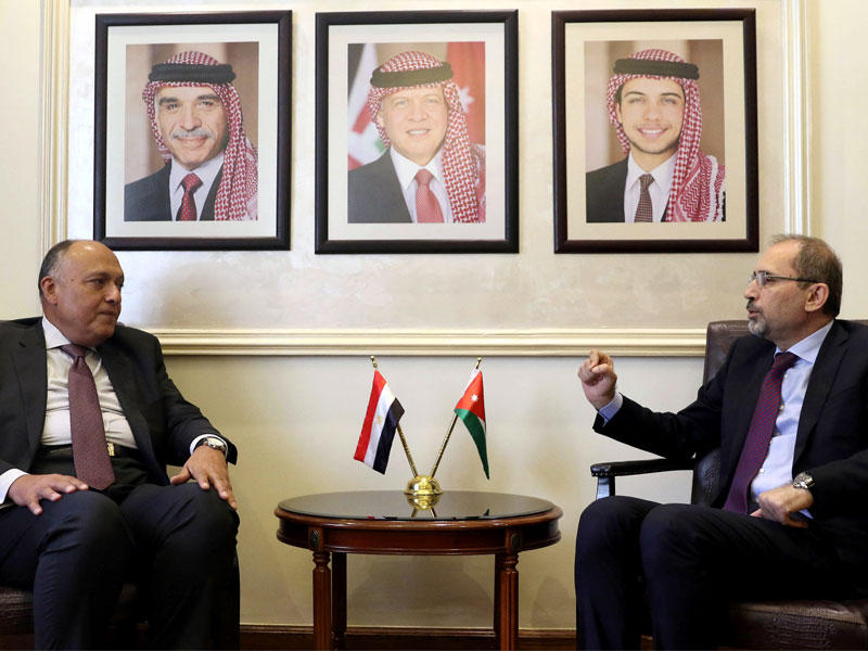 وزير الخارجية المصري سامح شكري مع نظيره الأردني أيمن الصفدي في عمان اليوم (أ ف ب)