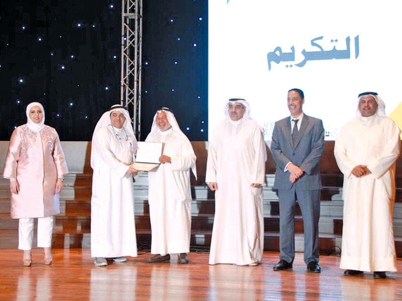 جانب من التكريم في الحفل الختامي في «الأساسية»