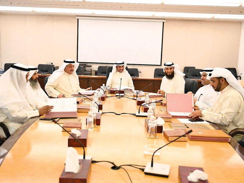 الغانم مترئساً اجتماع مكتب المجلس