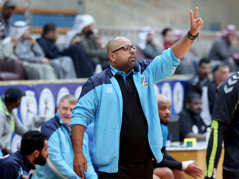 خالد الملا مدرب كرة اليد بنادي السالمية