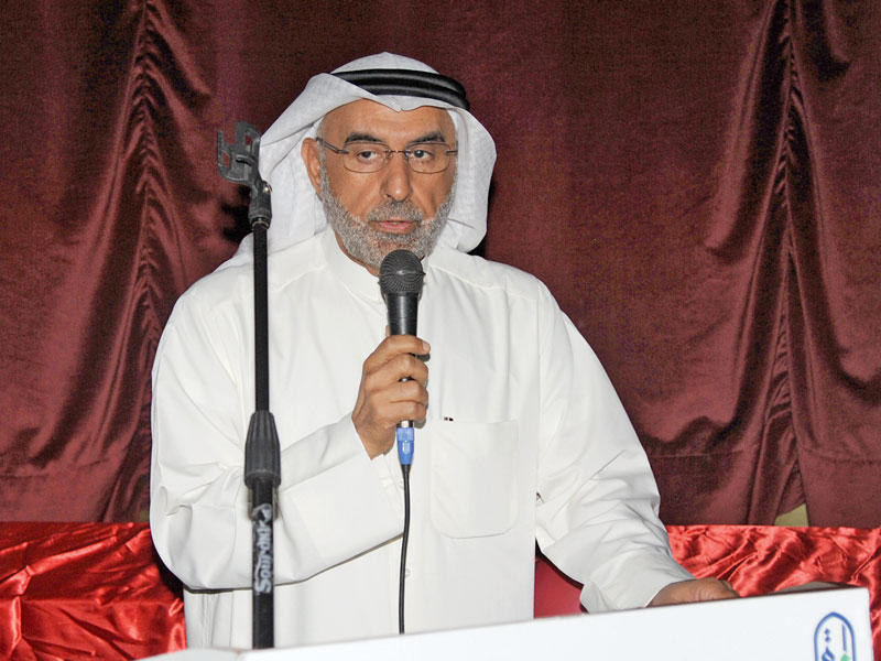 الكندري ملقياً كلمته