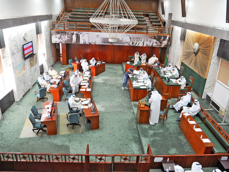 جانب من جلسة البلدي أمس