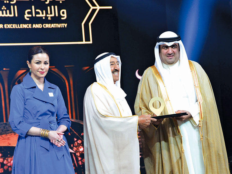 سمو الأمير متوسطاً الروضان والزين الصباح في افتتاح «الكويت عاصمة الشباب العربي» أمس