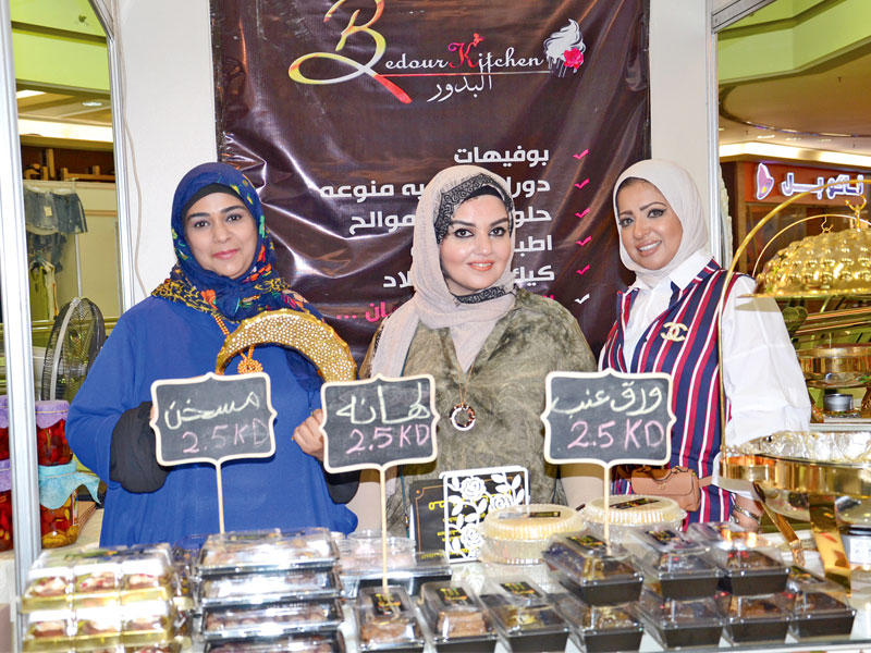 فاطمة الدوب وبدور الهولي وباسمة المكيمي