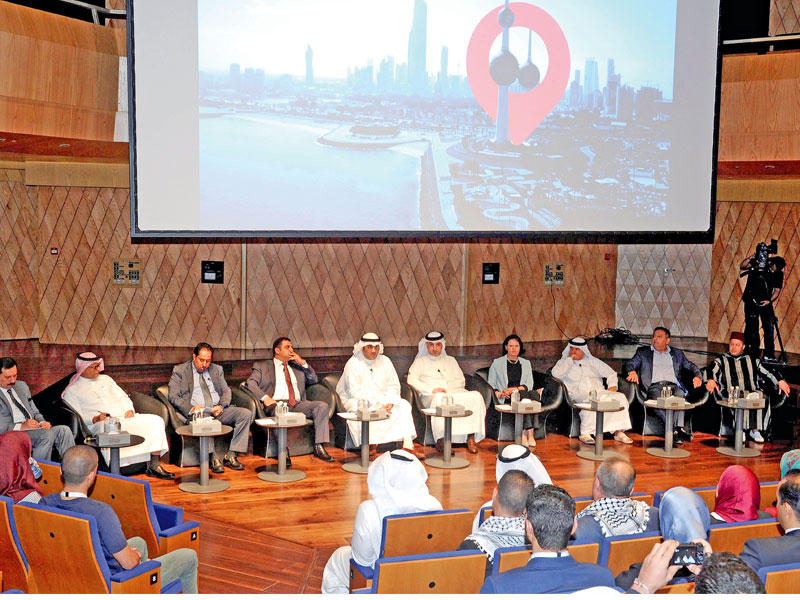 جانب من الحضور  في الجلسة الحوارية المفتوحة