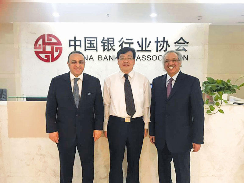 الجراح في لقطة جماعية